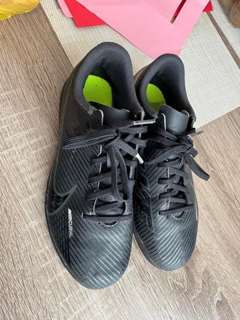 Nike maat 35.5, Ophalen of Verzenden, Zo goed als nieuw, Jongen of Meisje, Sportschoenen