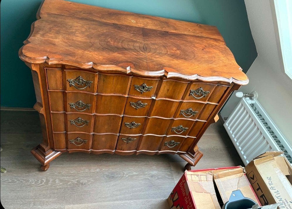 Vintage commode van wortelnotenhout ., Ophalen