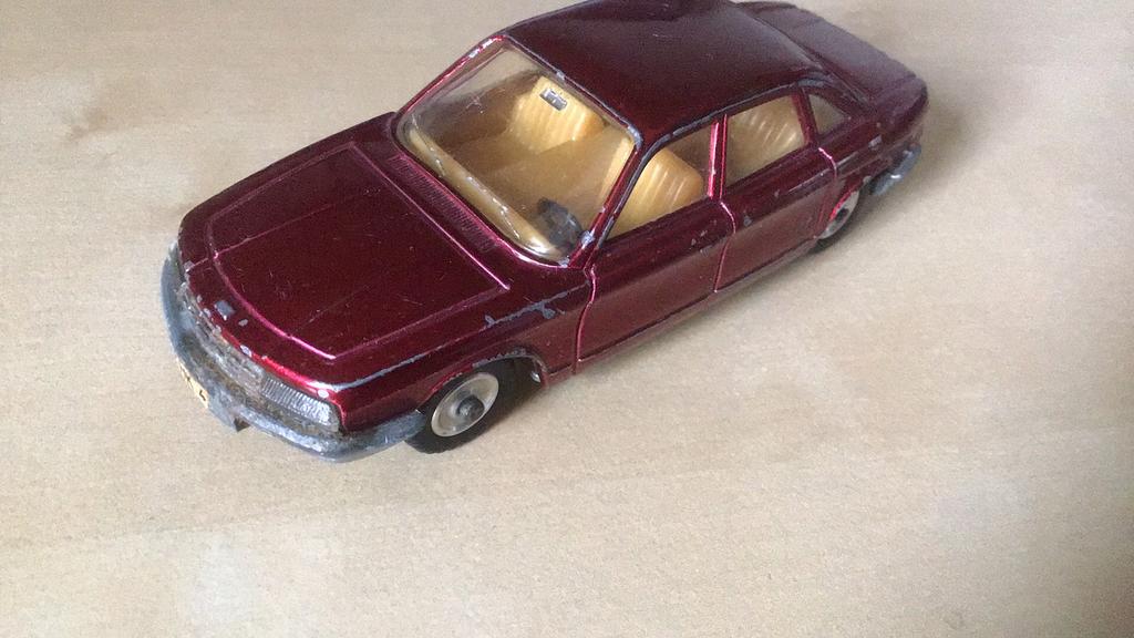 DINKY TOYS NSU RO 80 BIJZONDERE AUTO, APART MODEL OOK, Hobby en Vrije tijd, Modelauto's | 1:43, Zo goed als nieuw, Auto, Dinky Toys