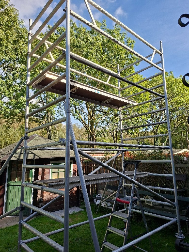 steiger TOP merk SOLIDE--compleet veilig steiger., Ophalen, Zo goed als nieuw, Rolsteiger of Kamersteiger, 5 meter of hoger