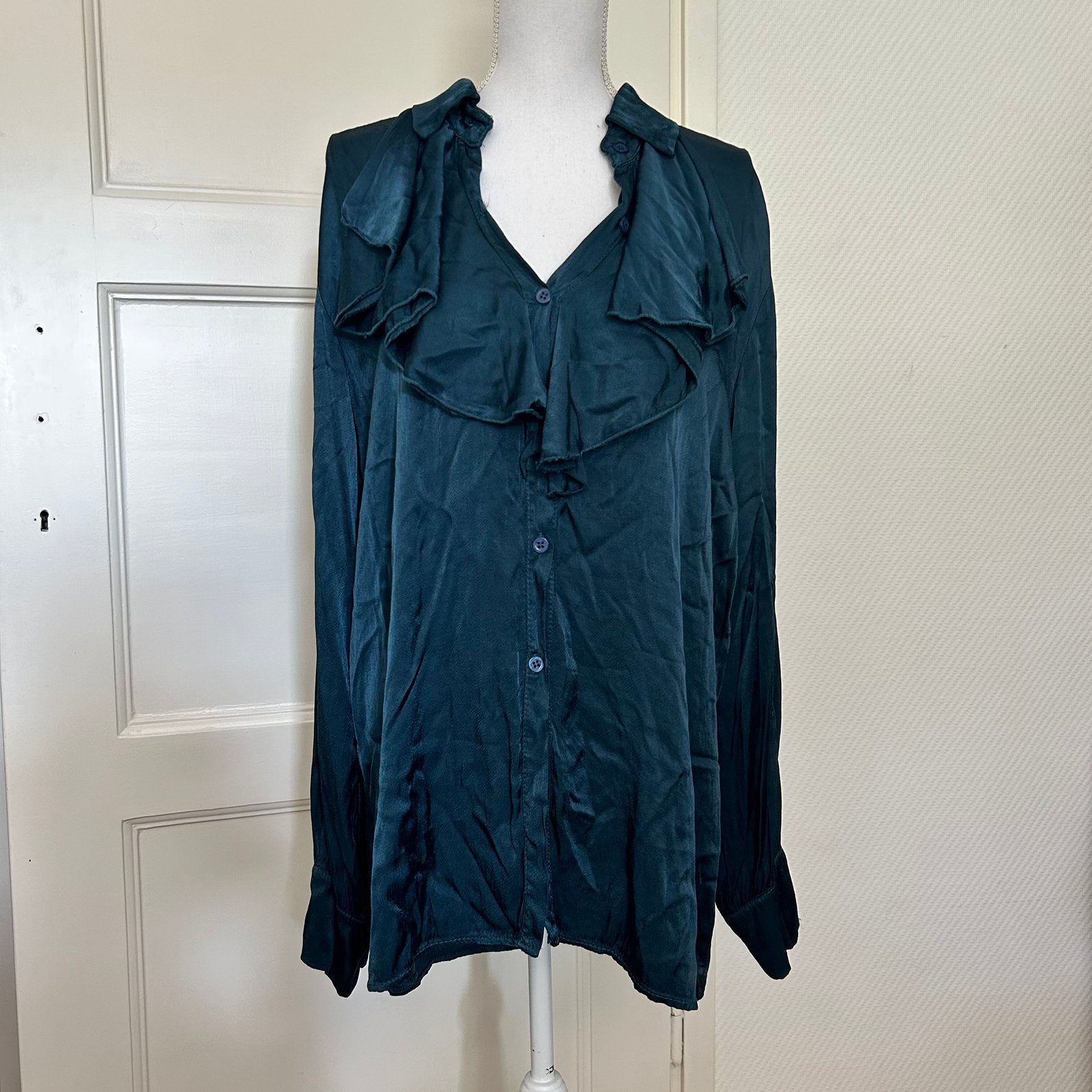 Italiaanse Glanzende Ruffle Blouse – One Size (S-XL), Ophalen of Verzenden, Gedragen, Maat 42/44 (L), Groen