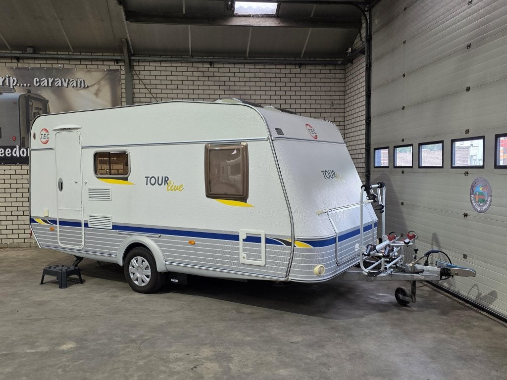 Tec Tour Live 450 / Frans bed / Mover / Voortent van 2024, Caravans en Kamperen, T.E.C., Ringverwarming, Bedrijf, Treinzit