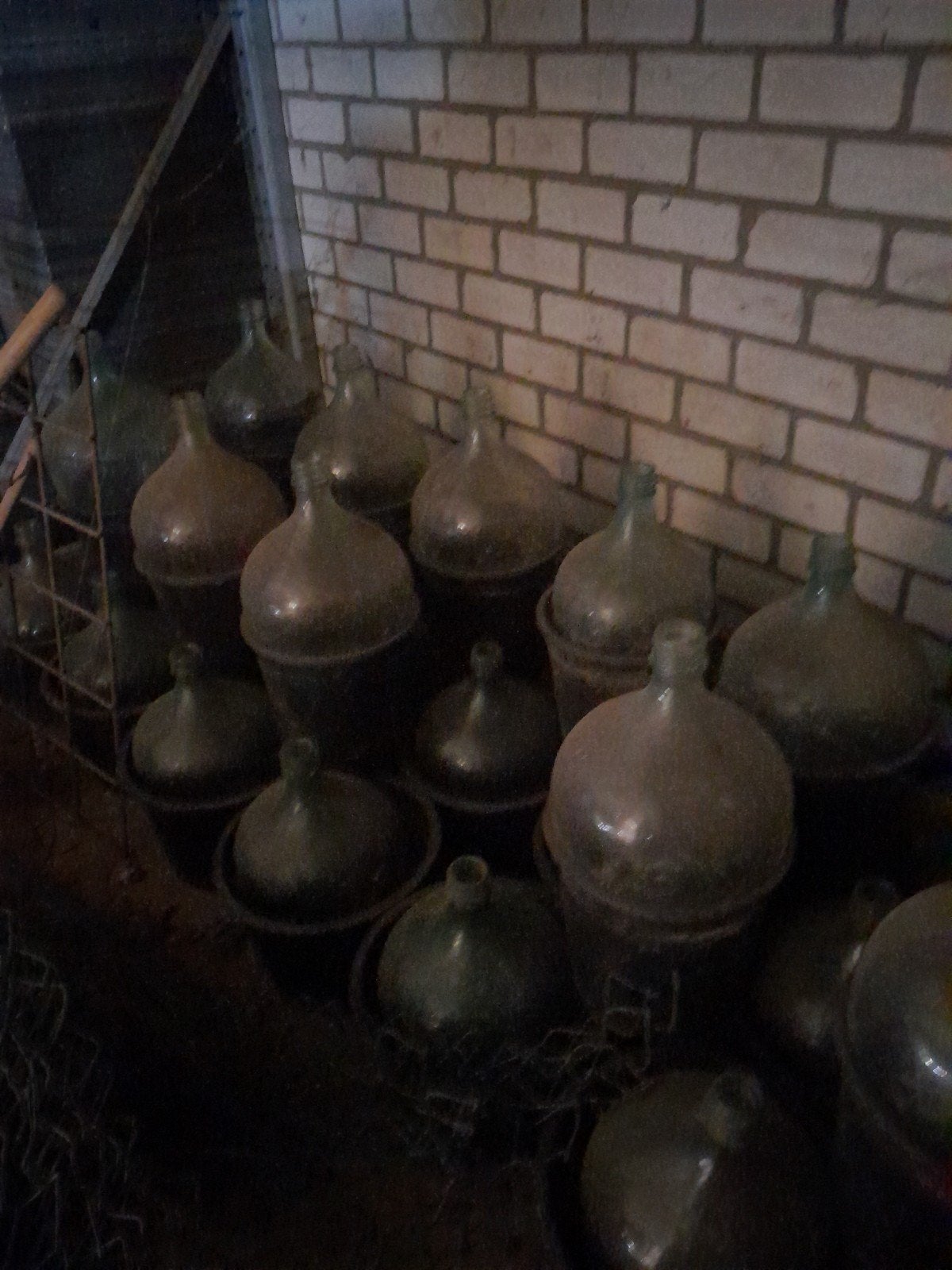 Grote collectie glazen mandflessen/demijohns, Ophalen