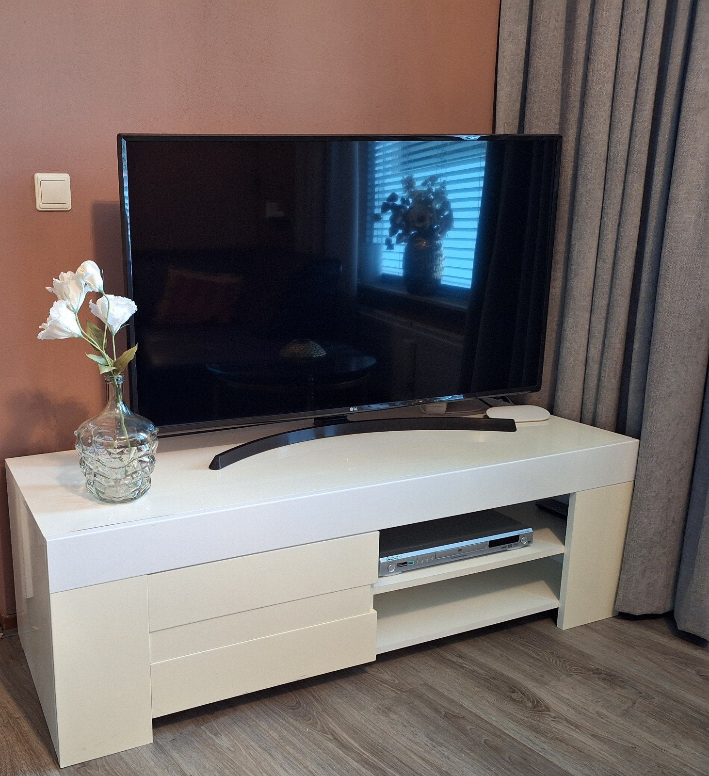 T.v. meubel GRATIS, Huis en Inrichting, Kasten | Televisiemeubels, Ophalen, Overige materialen, Gebruikt, Minder dan 100 cm