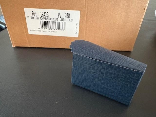 uitdeel bedankjes taart doosje donker blauw 71 stuks, Ophalen of Verzenden, Nieuw, Versiering, Overige