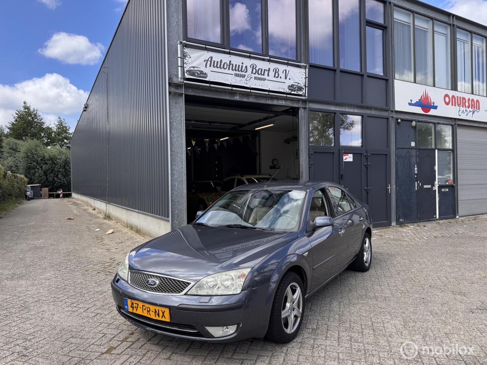 Ford Mondeo 2.0-16V Futura Automaat! Leder! Nieuwe APK! NAP, 145 pk, 4 cilinders, Mondeo, Automatische klimaatregeling
