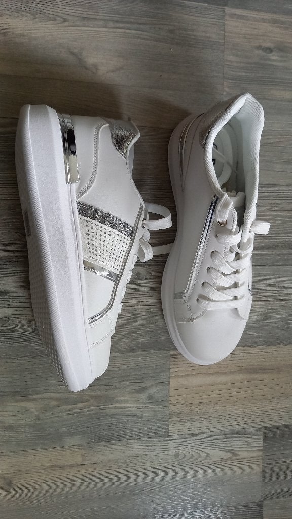 Diverse nieuwe schoenen te koop, Overige kleuren, Ophalen of Verzenden, Sneakers of Gympen, Zo goed als nieuw