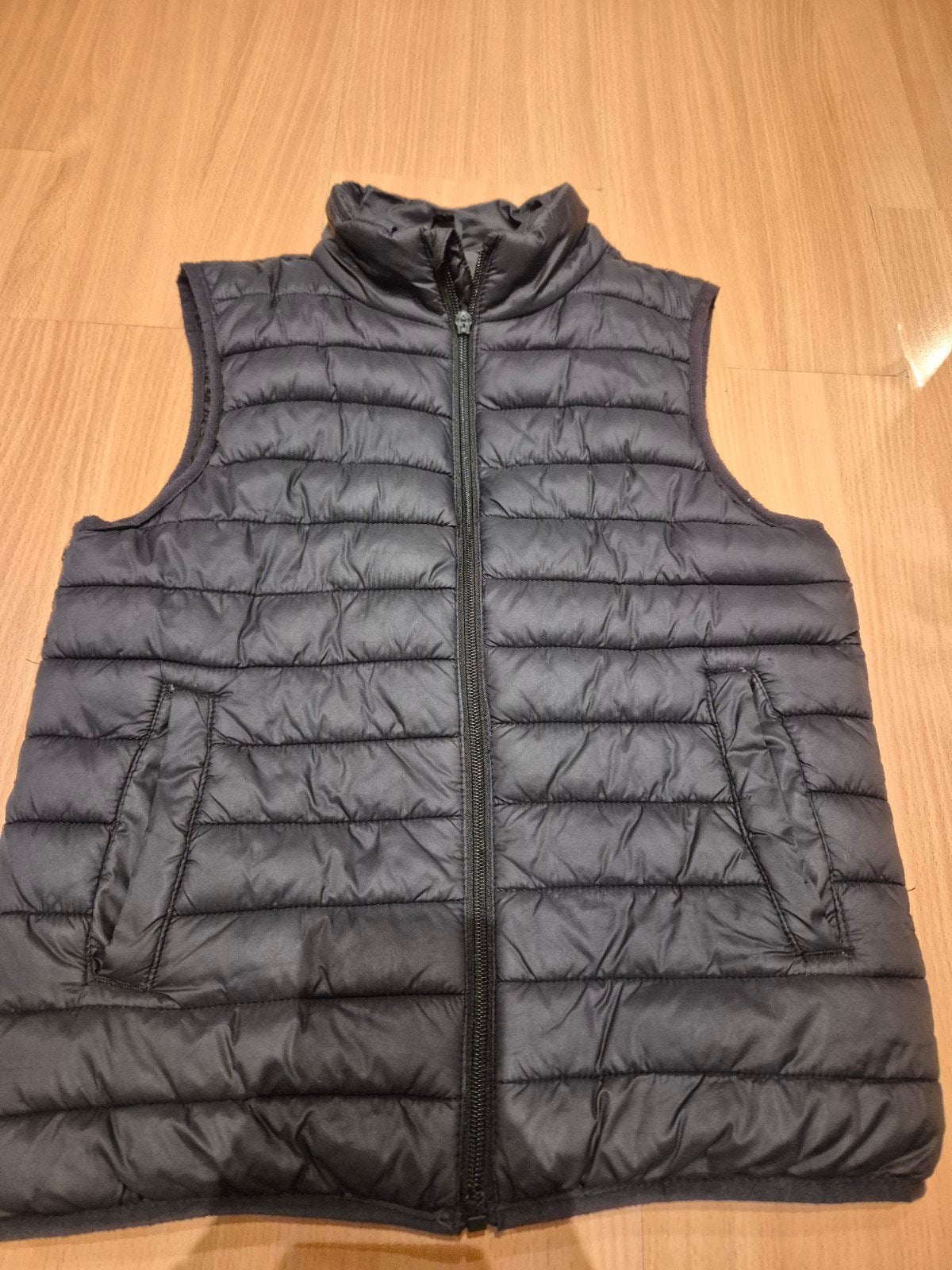 Zwarte bodywarmer Primark maat 134 (rits defect), Gebruikt, Jongen of Meisje, Ophalen of Verzenden, Primark