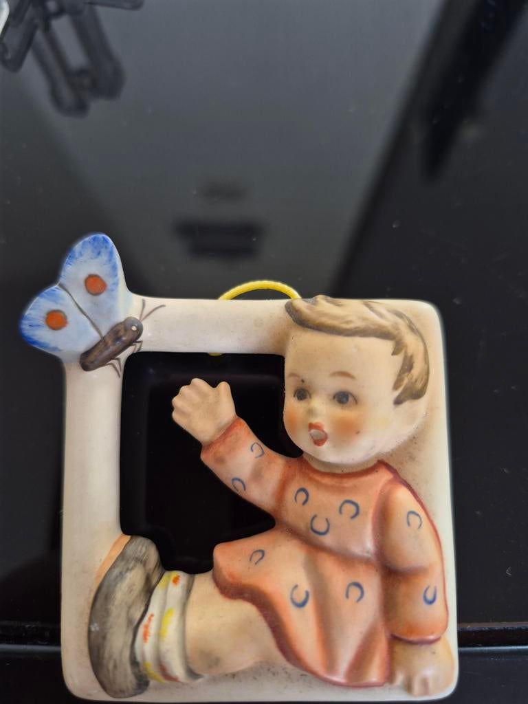 Vintage Hummel Stijl Beeldje: Baby met Vlinder Fotolijst, Ophalen of Verzenden