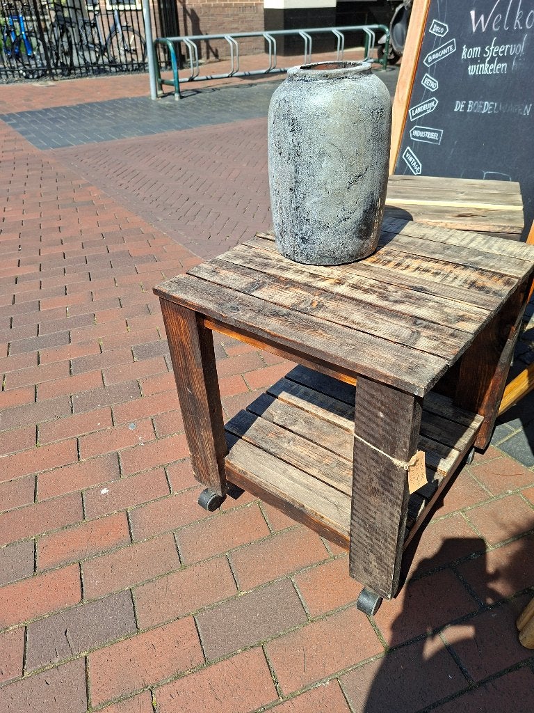 Handgemaakt houten tafeltje op wieltjes, Ophalen, 50 tot 100 cm, 50 tot 75 cm, Vierkant