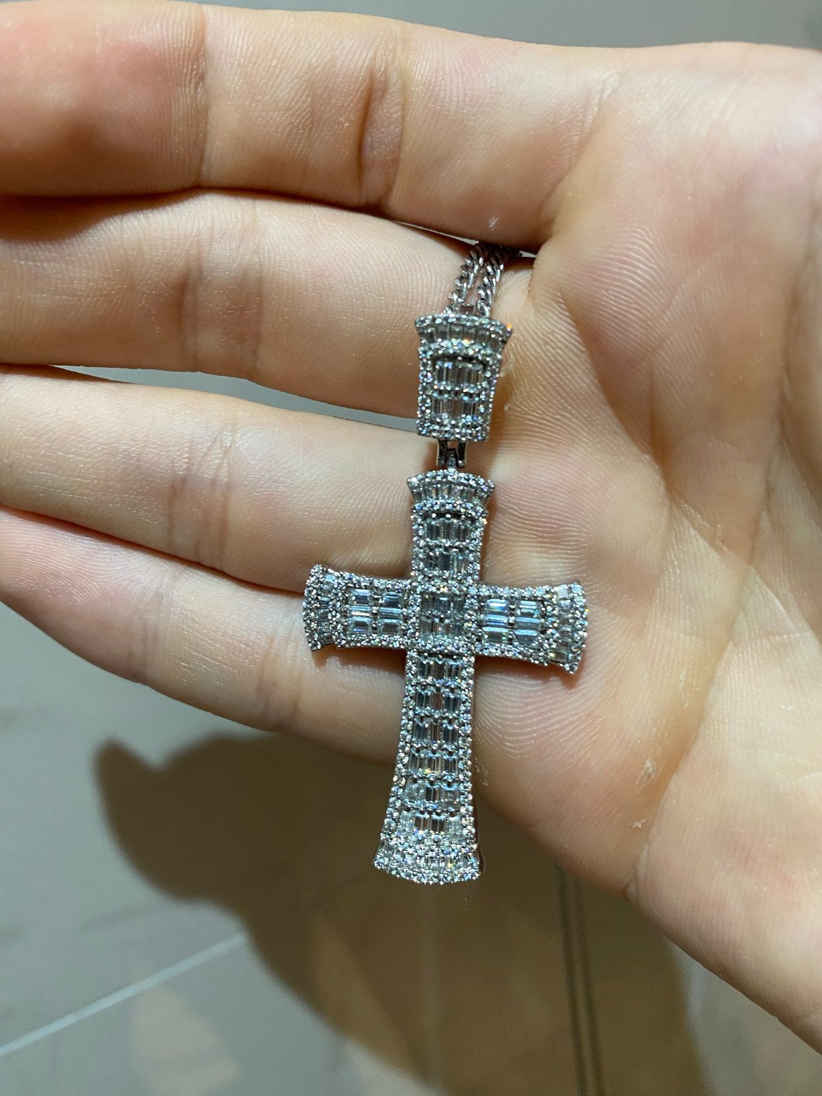 925 Zilveren Kruis Hanger met REAL* Moissanite, Sieraden, Tassen en Uiterlijk, Ophalen, Nieuw, Zilver, Met edelsteen