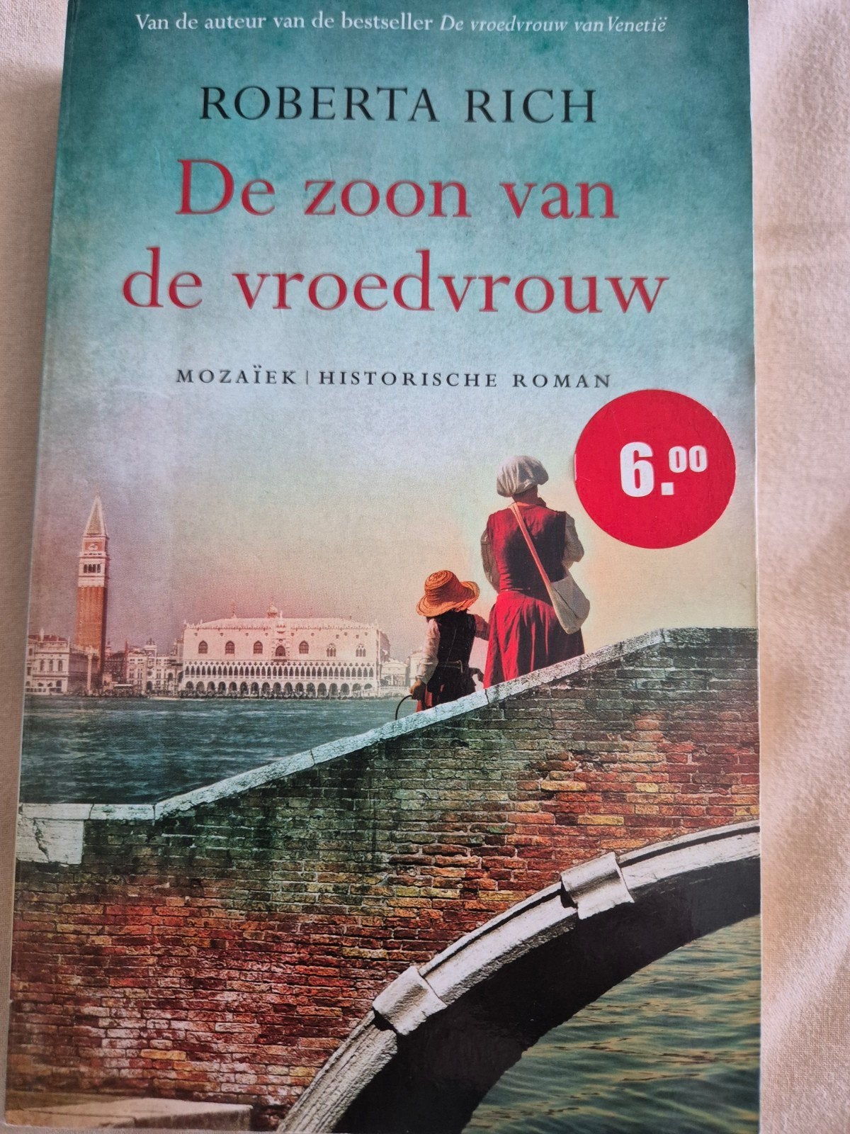 De zoon van de vroedvrouw - Roberta Rich, Ophalen of Verzenden, Gelezen