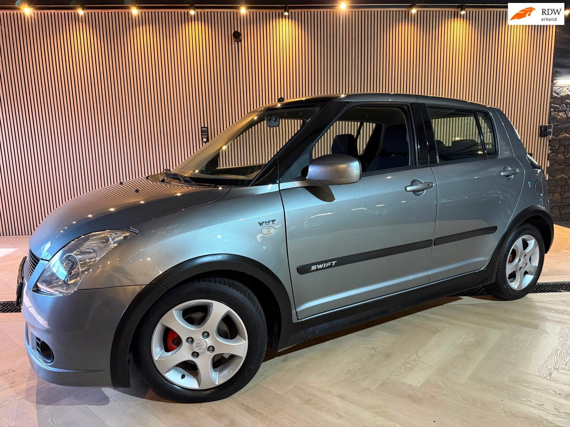 Suzuki Swift Automaat | Keyless | Airco, Gebruikt, Zwart, 4 cilinders, Swift