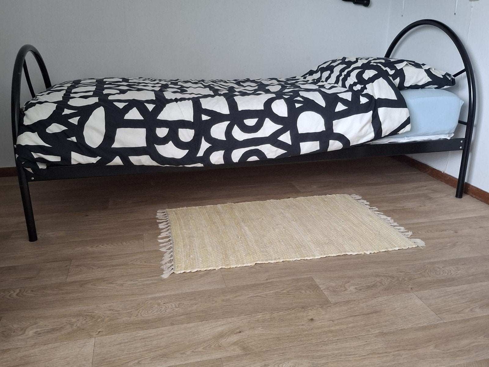 Eenpersoonsbed 90x200 met lattenbodem - Zwart metaal, Huis en Inrichting, Ophalen, Gebruikt, 90 cm, Eenpersoons