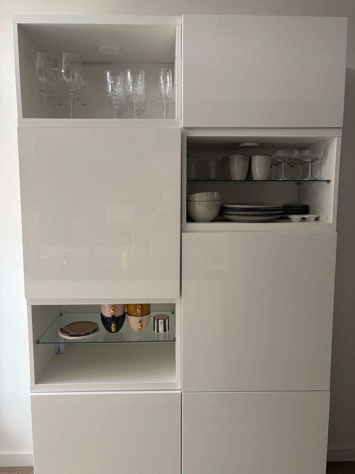 IKEA Besta Kast met Glasplaten en Verlichting (120x205), Ophalen, Zo goed als nieuw