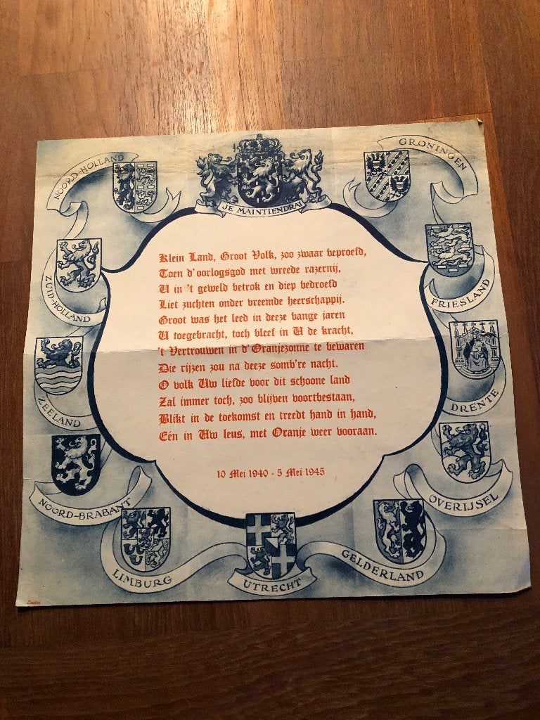 1945 Fraaie rijmprent met alle provinciewapens. 32 x 32 cm, Verzenden, Overige onderwerpen, Tweede Wereldoorlog, Gelezen