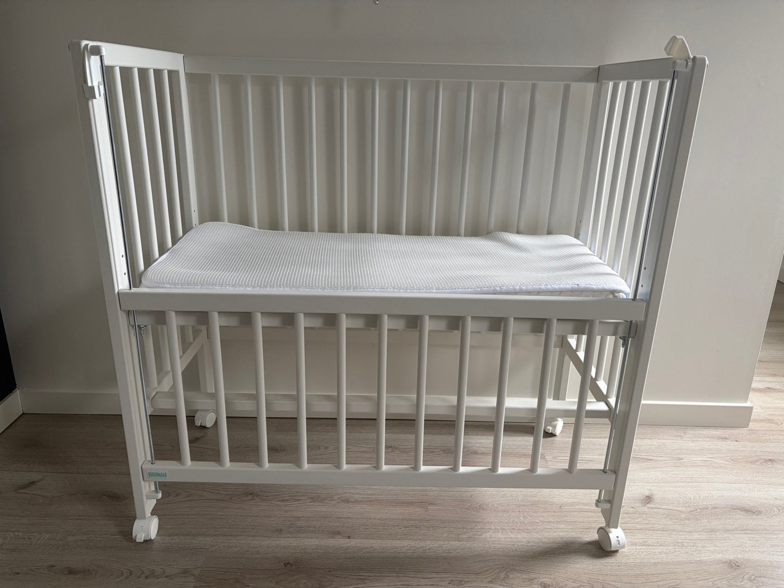 Smalle wit houten Cosleeper met aerosleep Evolution matras, Kinderen en Baby's, Babywiegjes en Ledikanten, Ophalen, Zo goed als nieuw