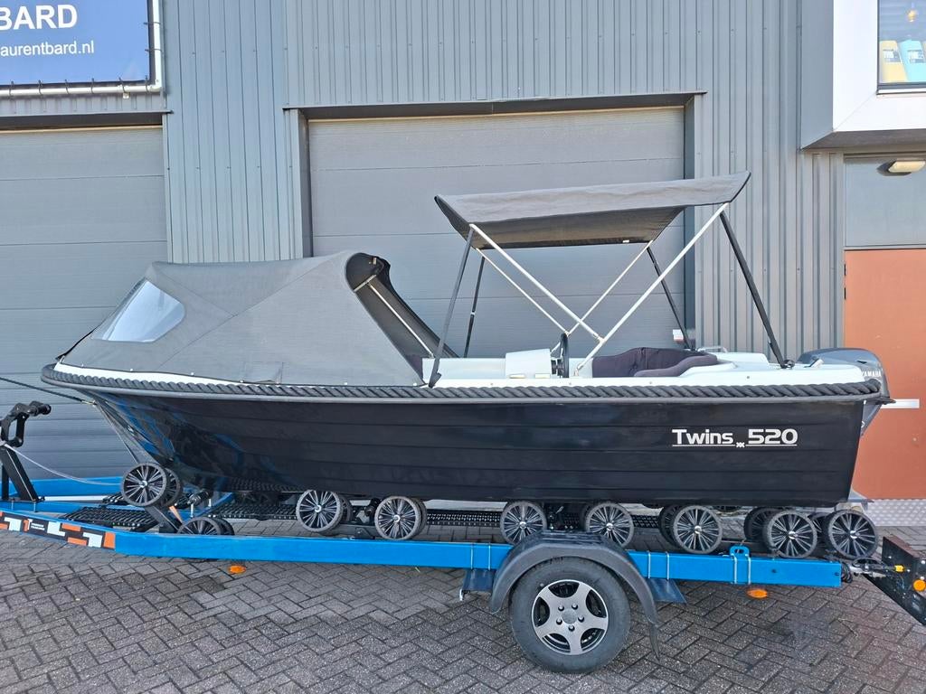 Prachtige Twins 520 + Yamaha 15PK 4 TAKT, Ophalen of Verzenden, 3 tot 6 meter, Buitenboordmotor, Polyester