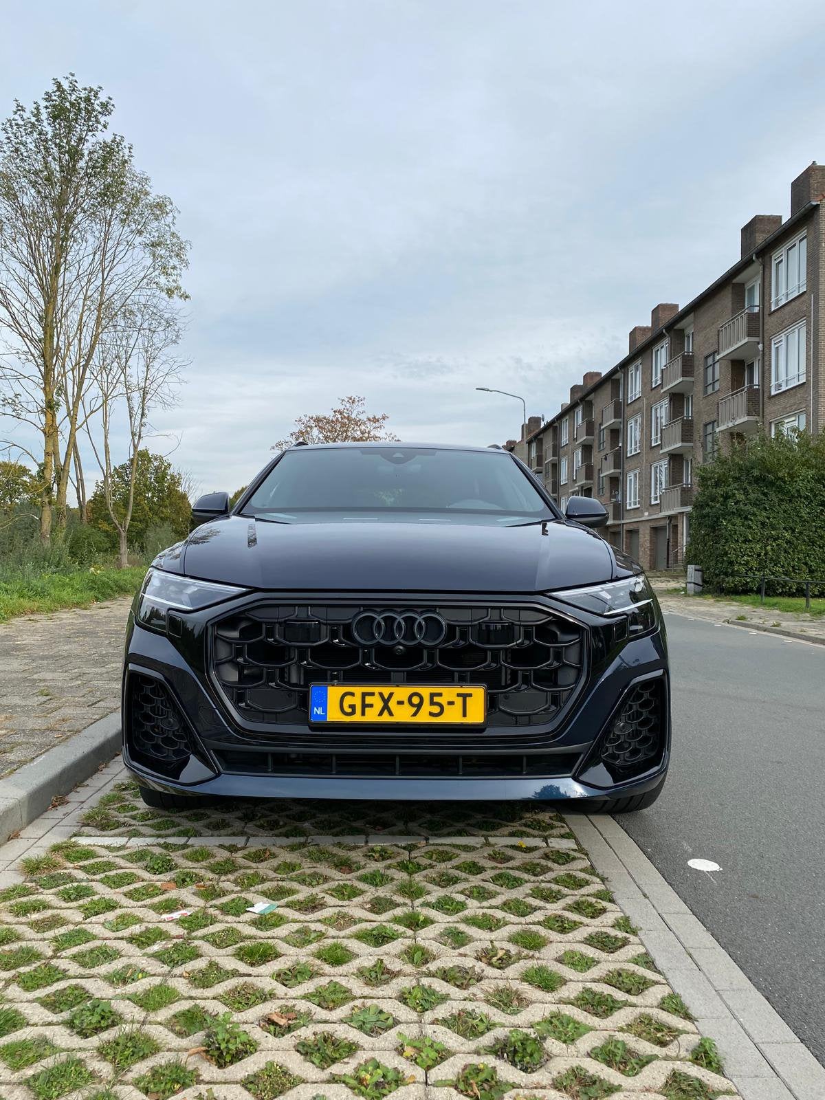 Audi Q8 55 Tfsi e Quattro Pro S-Line/ Pano /394 PK, Auto's, Automaat, Dealer onderhouden, 2995 cc, Leder en Stof