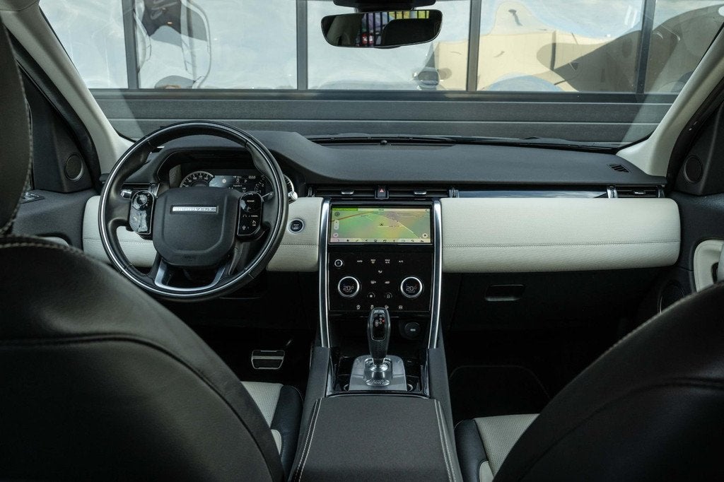 Land Rover Discovery Sport P300e 1.5 R-Dynamic 309PK|Trekhaa, Auto's, Land Rover, Automaat, 1497 cc, Gebruikt, Zwart
