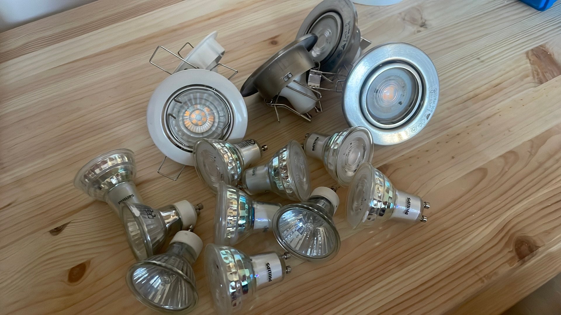 Restje aan spotjes oa van Philips., Ophalen, Gebruikt