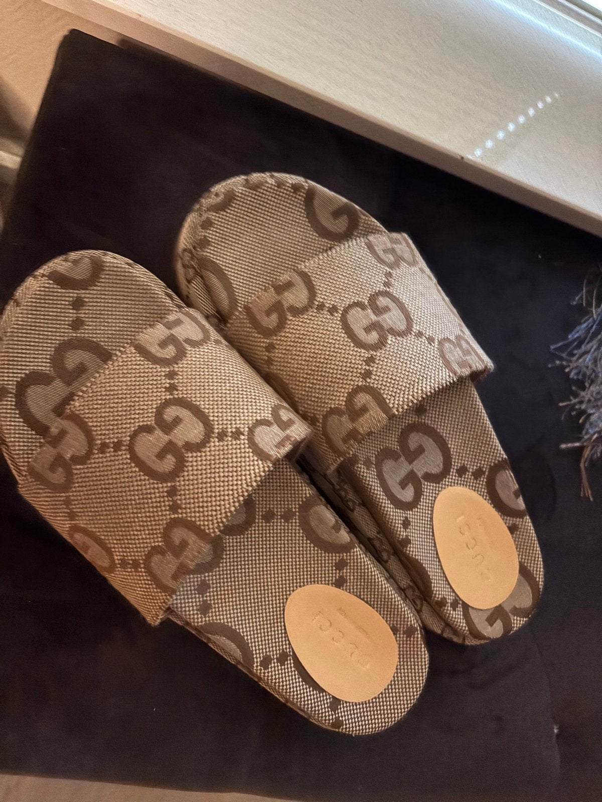 Slippers met hogere zool, Ophalen of Verzenden, Zo goed als nieuw, Bruin, Slippers