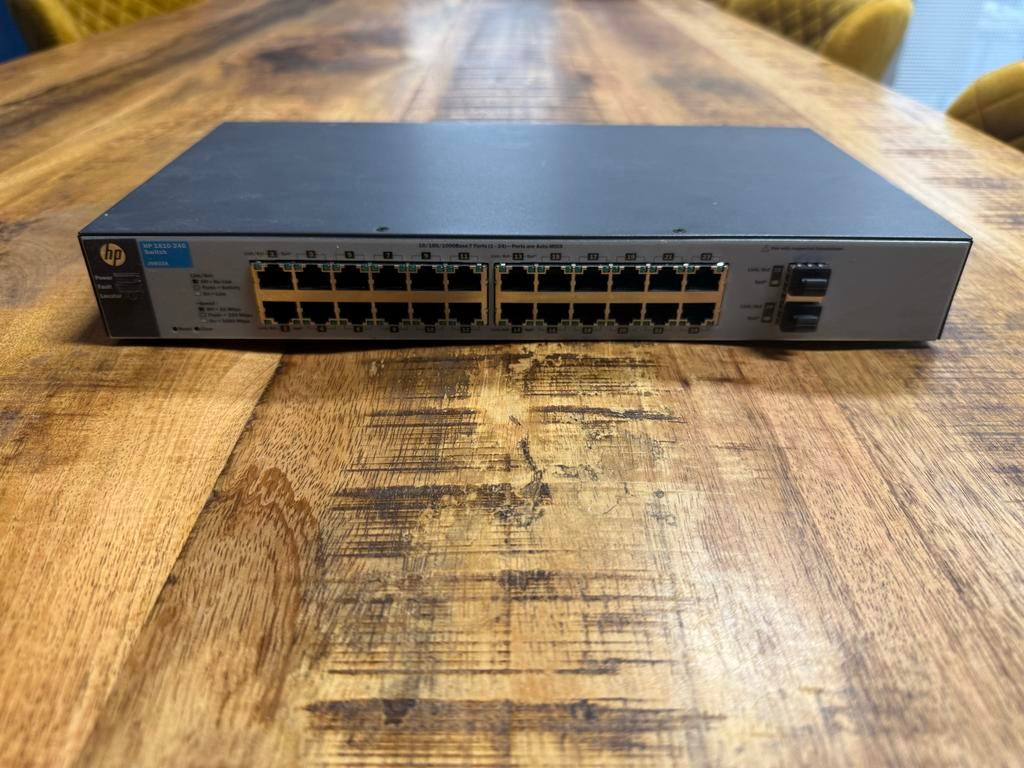 HP 1810-24G (J9803A) 24-poorts Gigabit Switch - Gebruikt, Computers en Software, Netwerk switches, Ophalen of Verzenden, Gebruikt