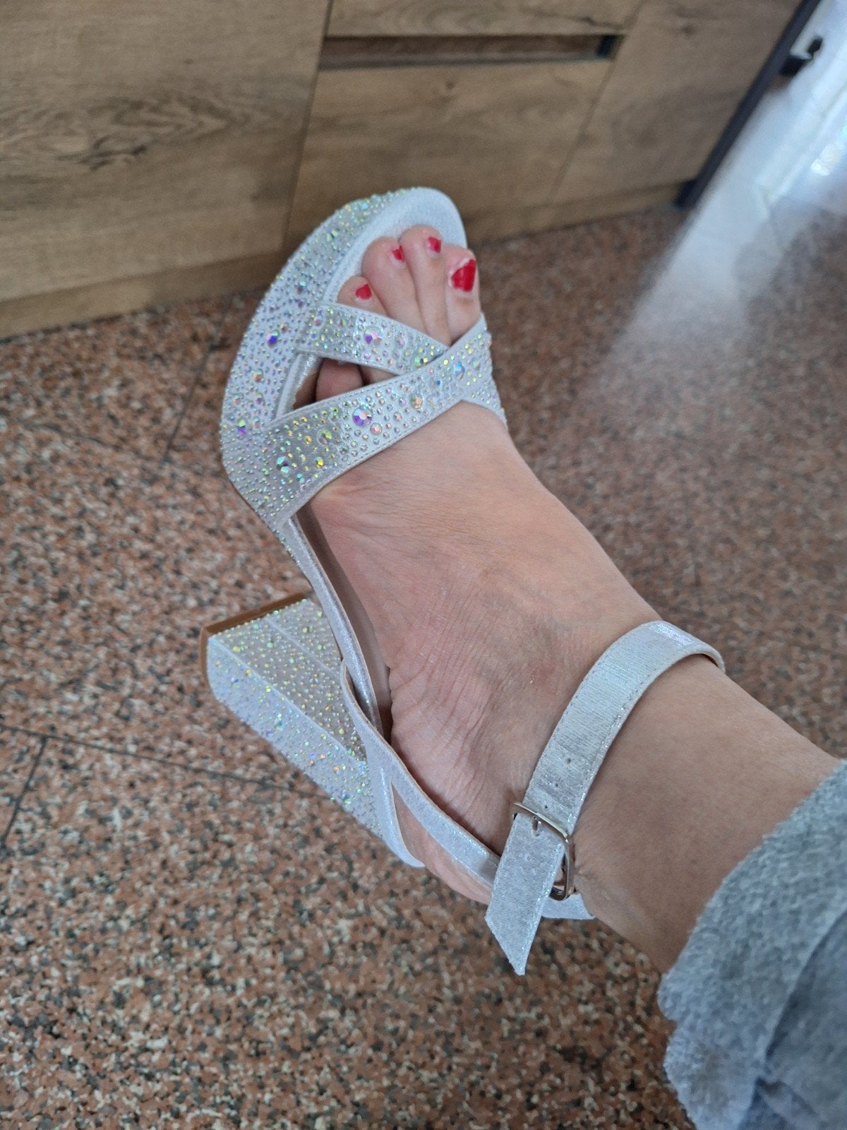 Nieuwe zilveren sandalen met strass, maat 39, Kleding | Dames, Ophalen of Verzenden, Nieuw, Wit, Sandalen of Muiltjes