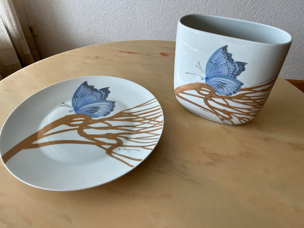 Decoratieve schaal en vaas met vlindermotieven, Antiek en Kunst, Gesigneerd, Meerkleurig, Ophalen of Verzenden, Schaal