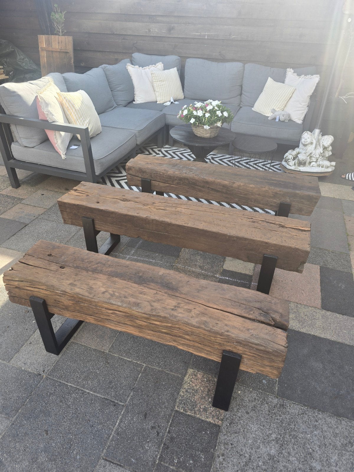 Bielzen buiten bankjes, Ophalen, Hout