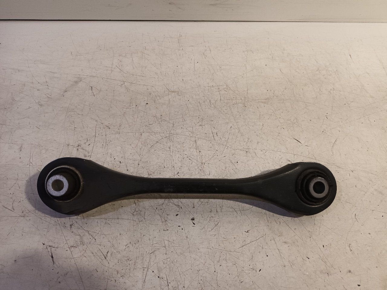 Draagarm links achter Volkswagen Golf, Onderdelen@venauto.nl, Van der Ven Autorecycling B.V., Gebruikt, Ettenseweg 76, 4706 PB Roosendaal, The Netherlands