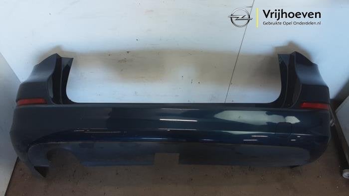 Achterbumper van een Opel Astra (Astra J 10-) (Z22A), Gebruikt, -, -, Opel