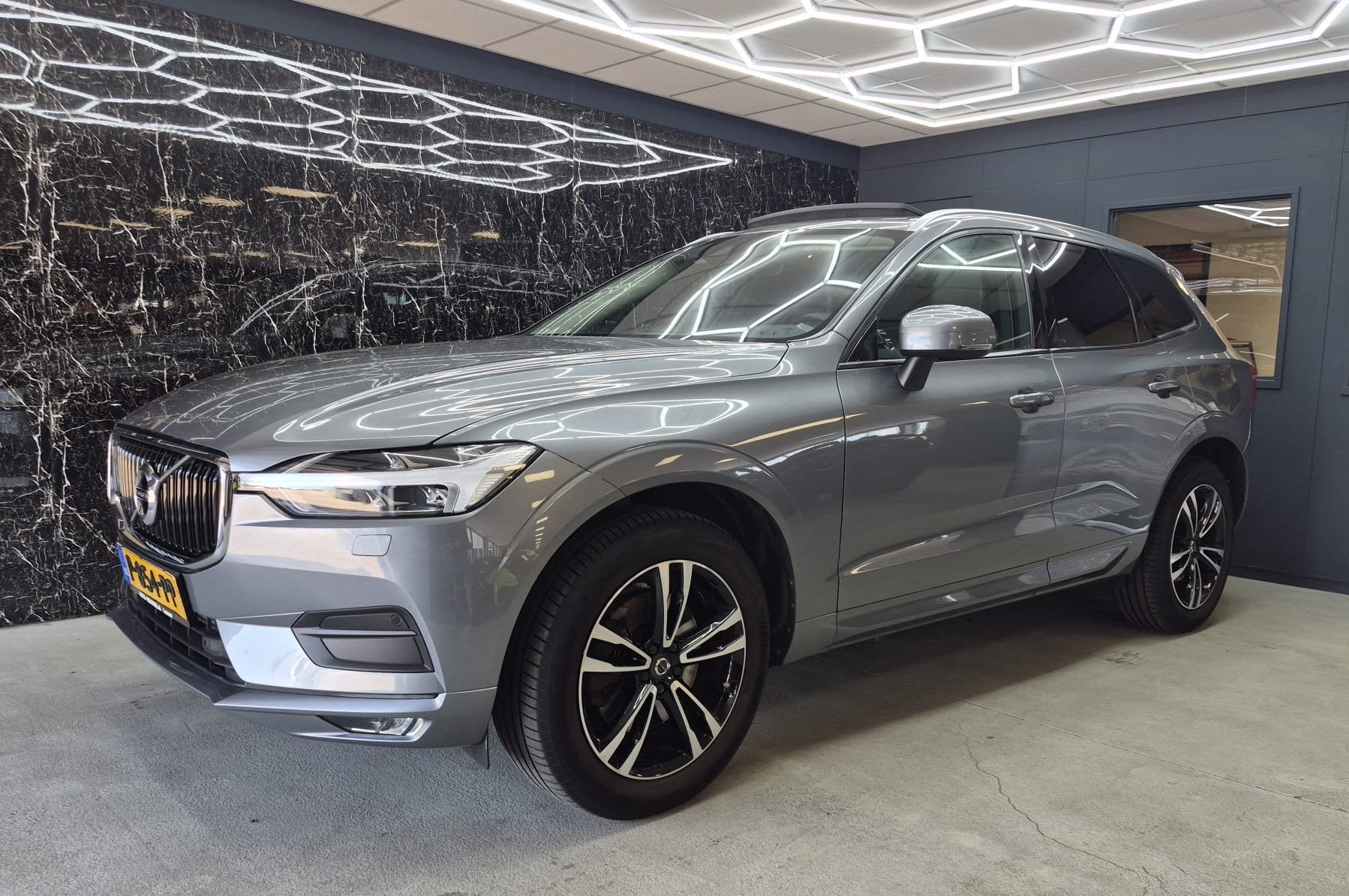 Volvo XC60 2.0 T5 Inscription /pano /Harman Kardon/ stoelver, 4 cilinders, Leder en Stof, 14 km/l, Bedrijf
