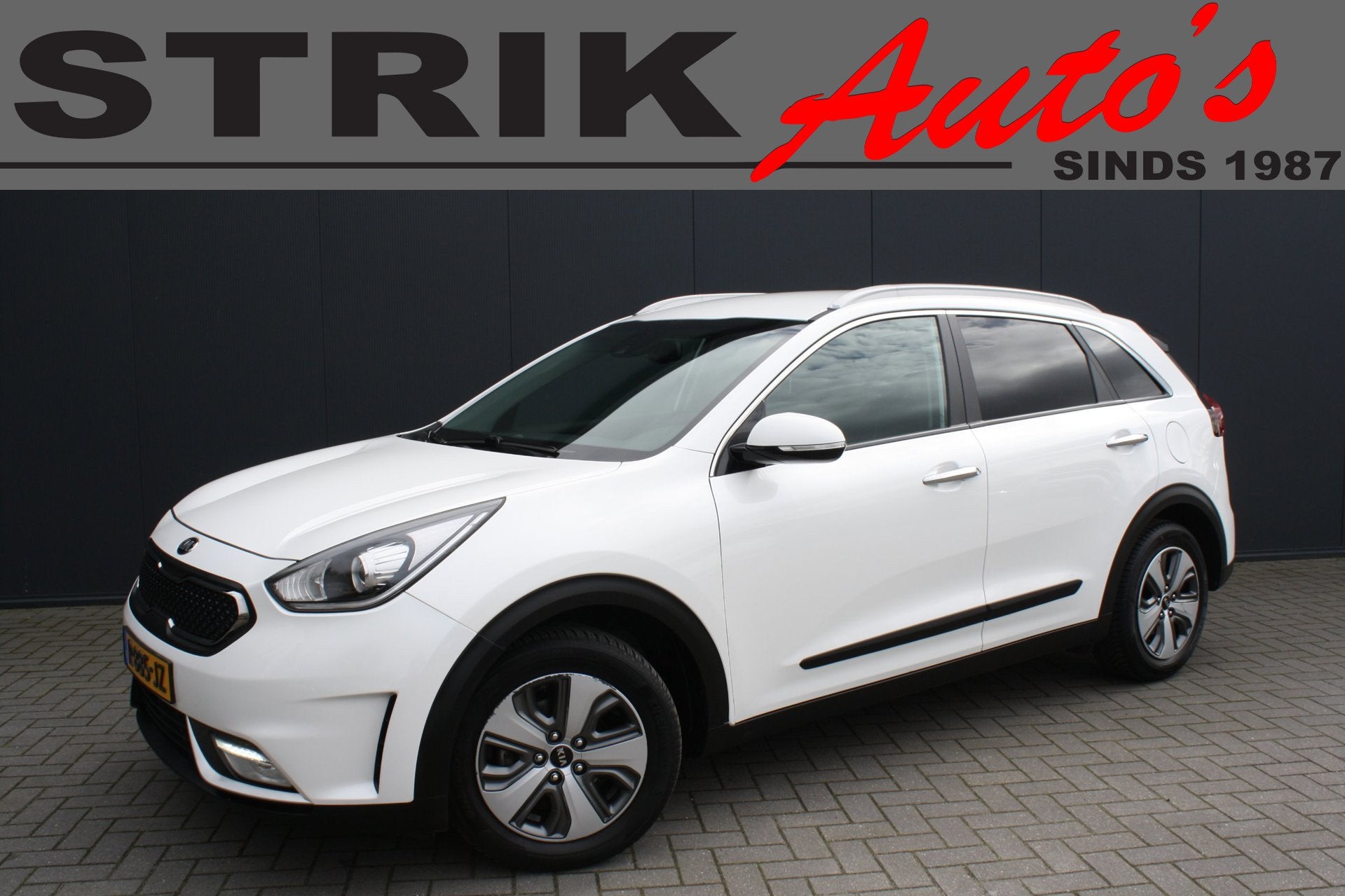 Kia Niro 1.6 GDi Hybrid DynamicLine - NAVIGATIE - CAMERA - L, Gebruikt, Leder en Stof, Wit, 1390 kg