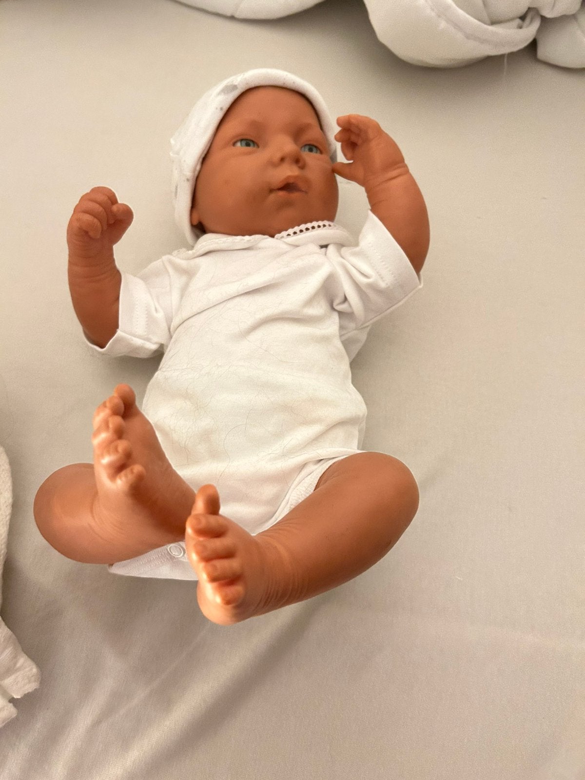 Babypop met babykleding (meisje)prijs €50, Kinderen en Baby's, Speelgoed | Poppen, Ophalen of Verzenden, Zo goed als nieuw, Babypop