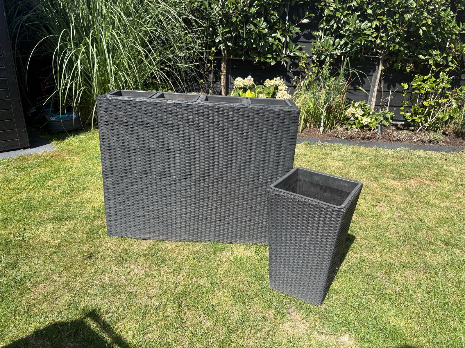 Donkergrijze bloembakken, set van 2, Kunststof, Gebruikt, 100 cm of meer, Balkon