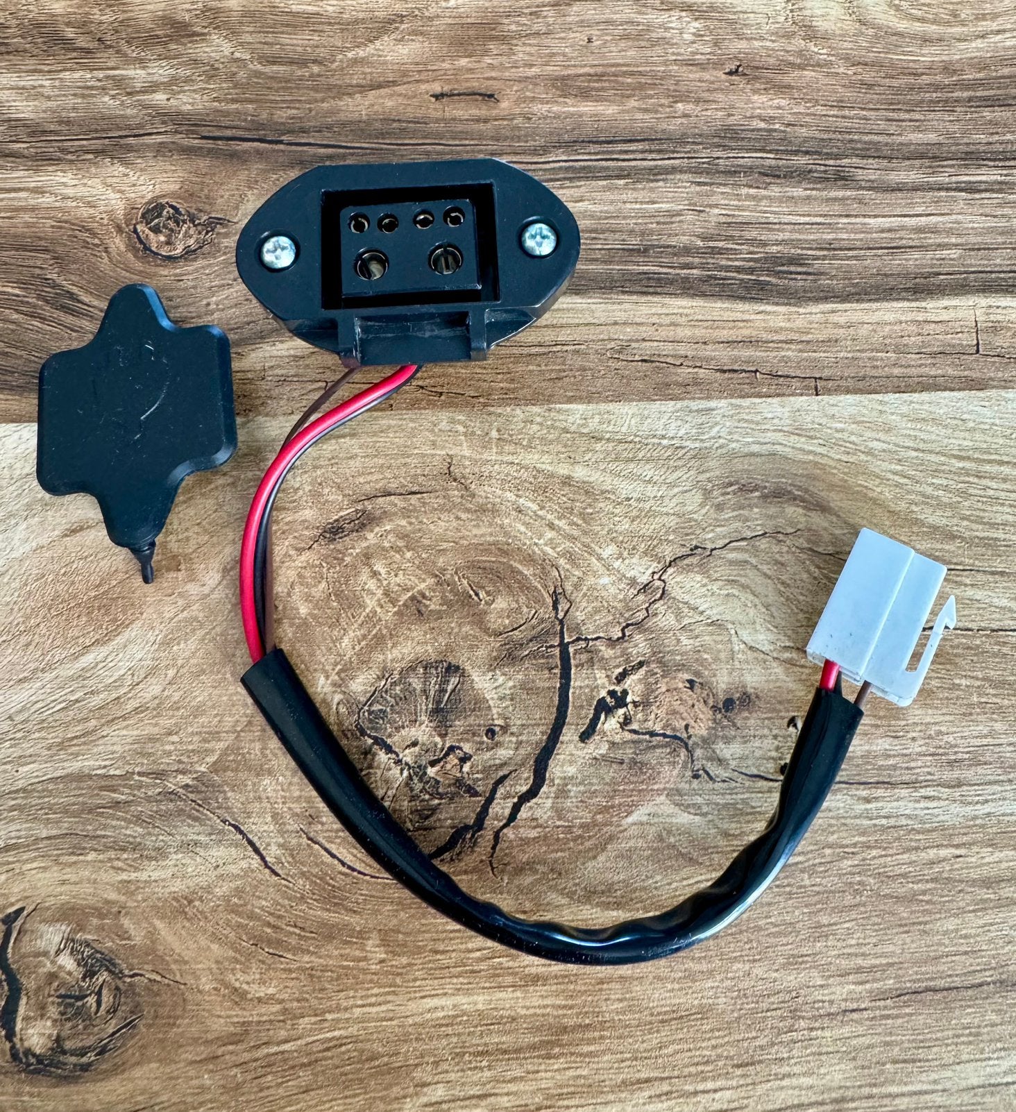 Ecooter E2 laad connector, Fietsen en Brommers, Brommeronderdelen | Scooters, Ophalen of Verzenden, Zo goed als nieuw, Overige typen