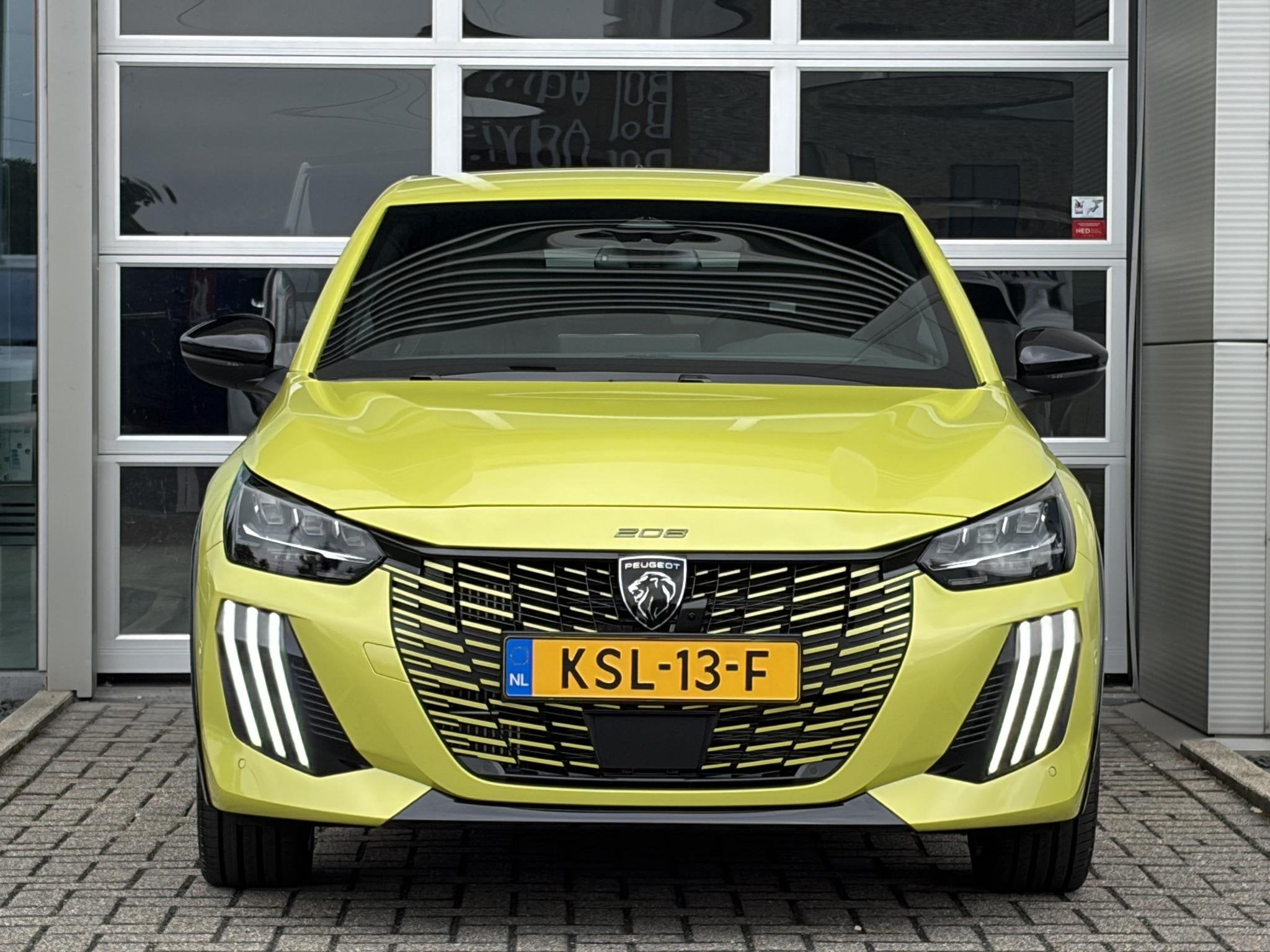 Peugeot 208 1.2 Hybrid 145 e-DCS6 GT | Navigation Pack | Vis, 145 pk, 1203 kg, Euro 6, 1199 cc