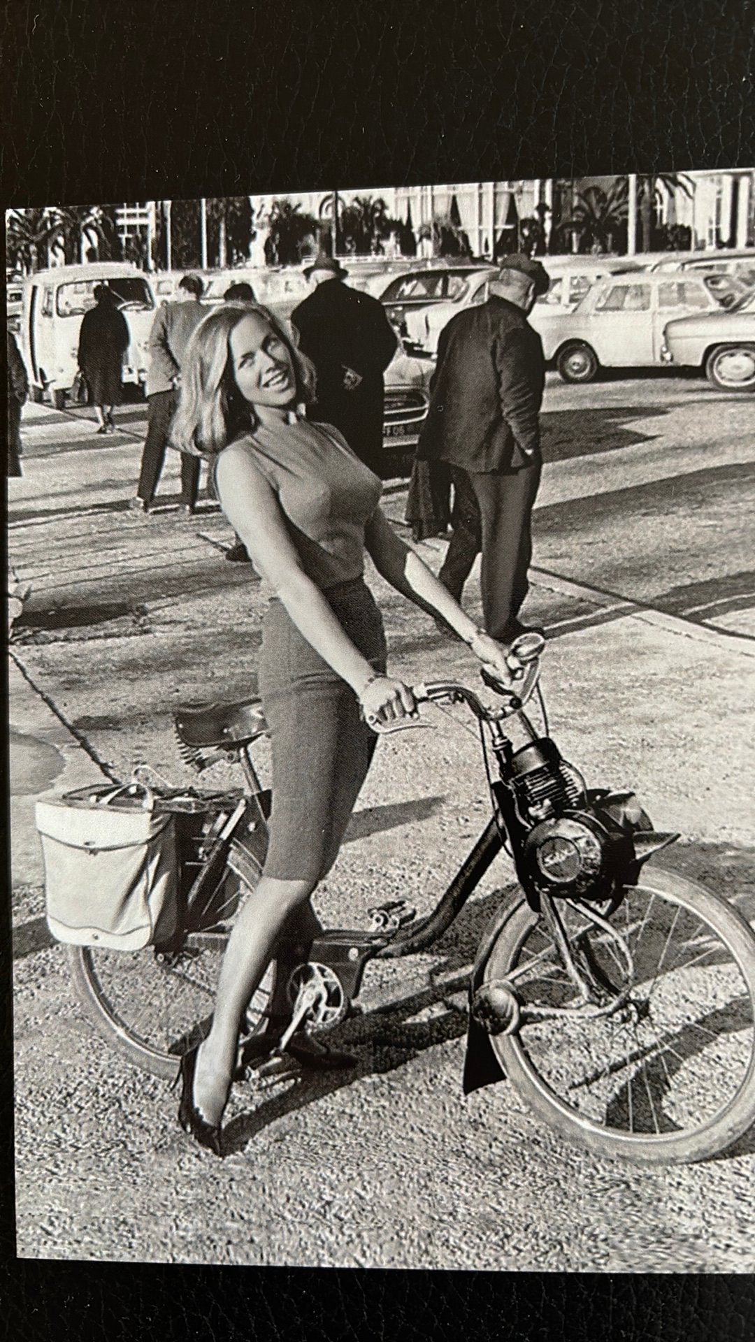 Honor Blackman (De Wrekers, James Bond) op SOLEX, Verzenden, 1980 tot heden, Ongelopen, Sterren en Beroemdheden