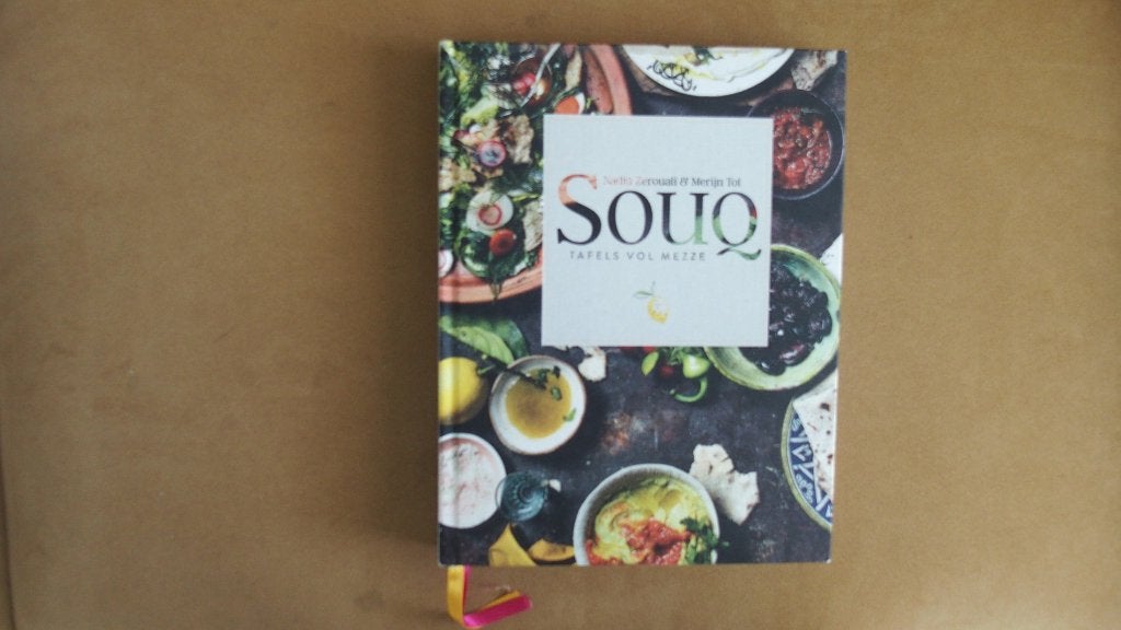 Souq - Tafels vol mezze - Nadia Zerouali - Arabische keuken, Boeken, Nieuw, Ophalen of Verzenden, Gezond koken, Midden-Oosten en Marokko