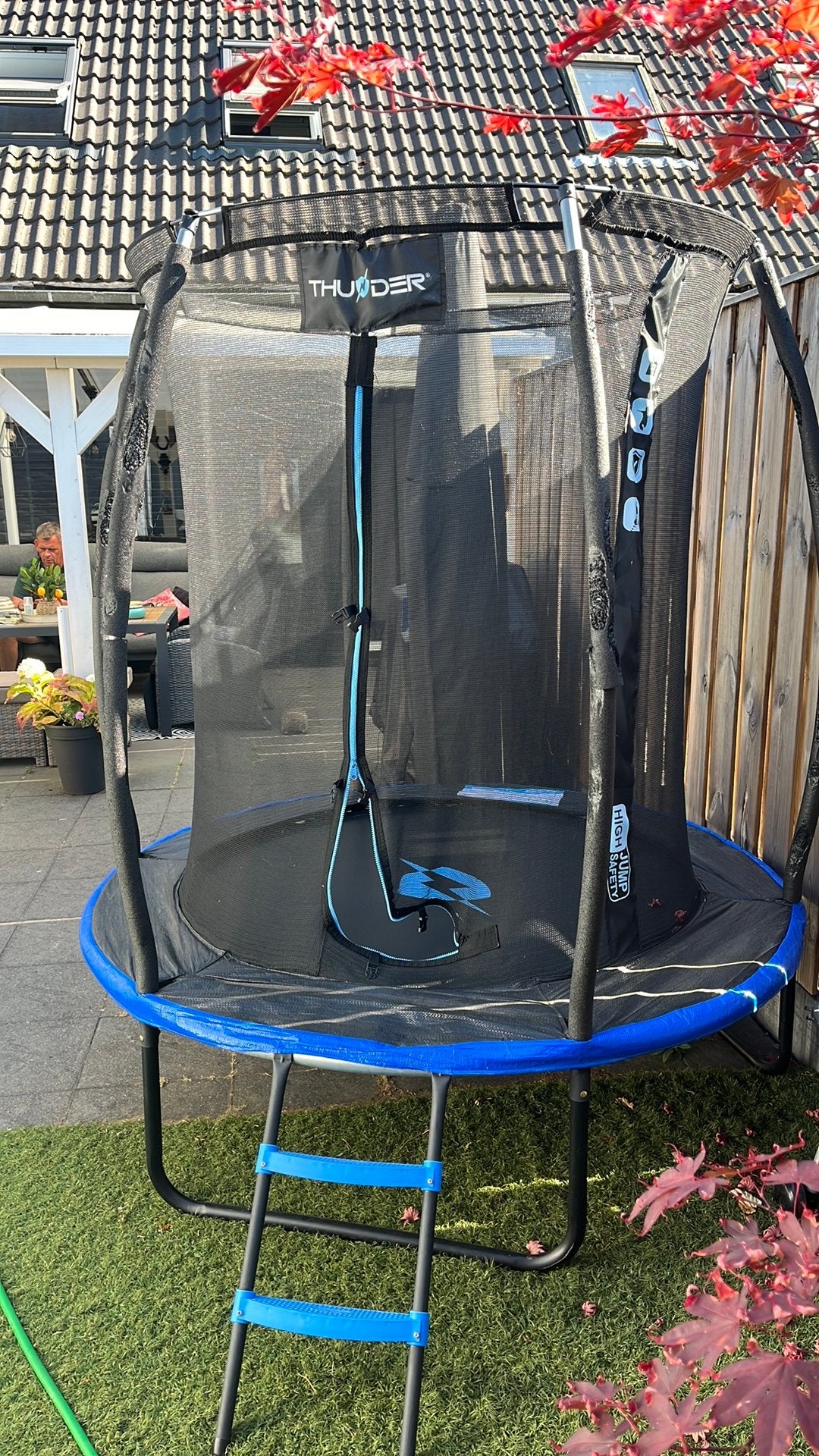 Trampoline, Ophalen, Zo goed als nieuw