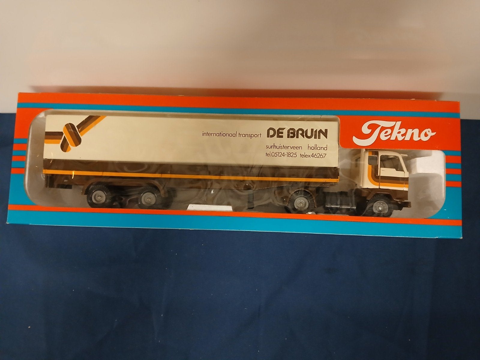 TEKNO VOLVO F88 " DE BRUIN" Surhuisterveen., Hobby en Vrije tijd, Modelauto's | 1:50, Ophalen of Verzenden, Zo goed als nieuw