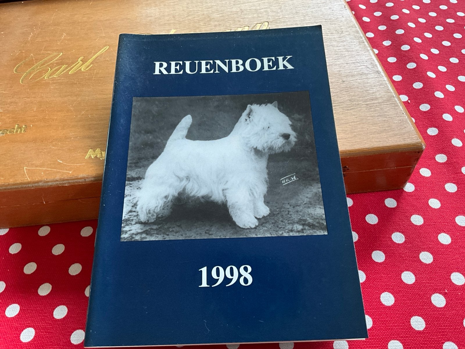 Reuenboek 1998 - West Highland White Terrier, Boeken, Ophalen of Verzenden, Gelezen, Honden