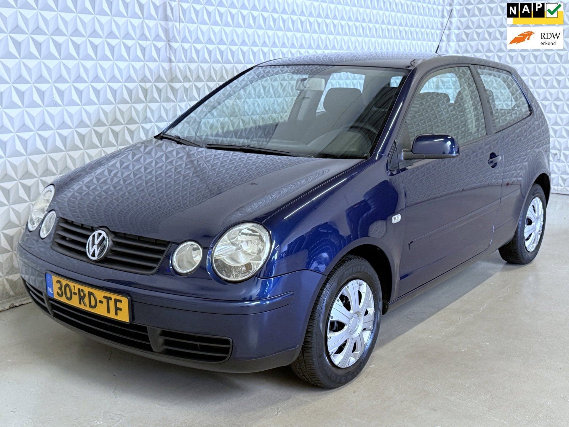 Volkswagen Polo 1.4-16V AUTOMAAT + Nieuwe distributie! 121.0, Gebruikt, Blauw, 49 €/maand, Origineel Nederlands