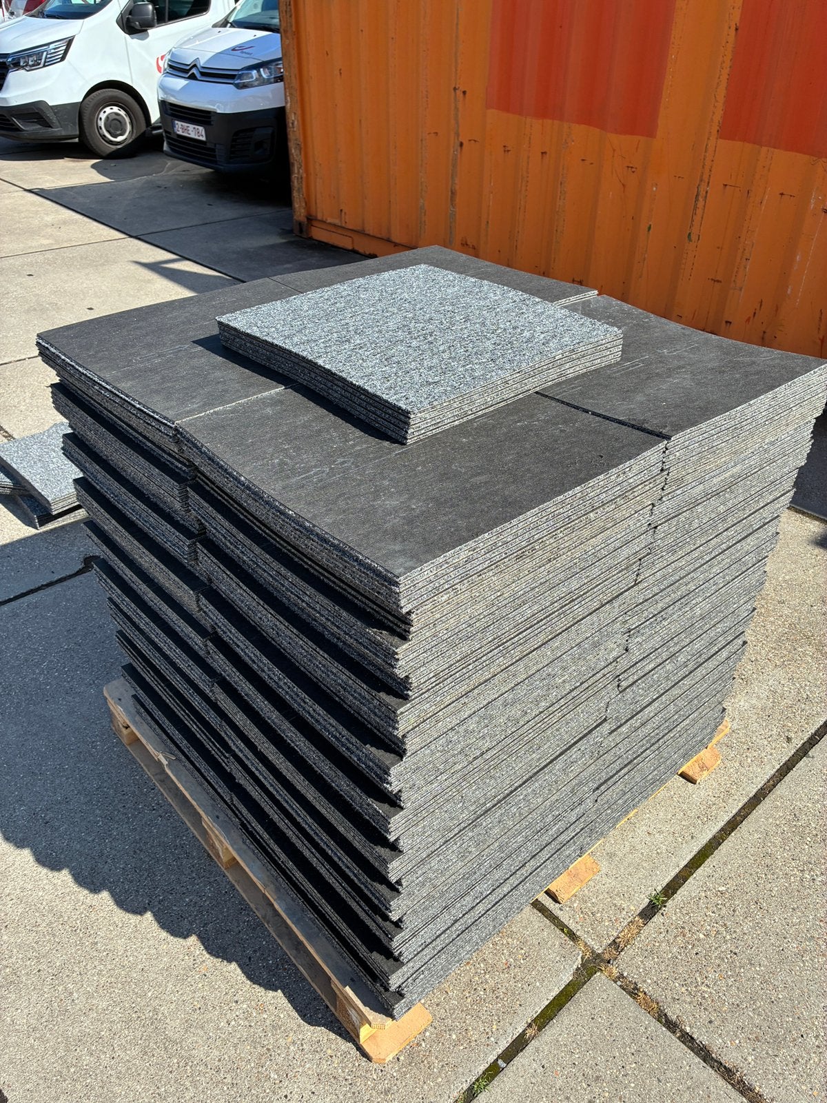 Grote partij Tapijttegel 50x50 en 100x100, Ophalen, Heuga interface desso vloerbedekking, Geel, Zo goed als nieuw
