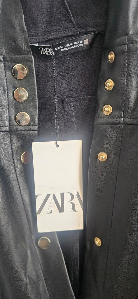 Zara Faux Leren Jurk met Gouden Knopen - Maat M, Kleding | Dames, Jurken, Ophalen of Verzenden