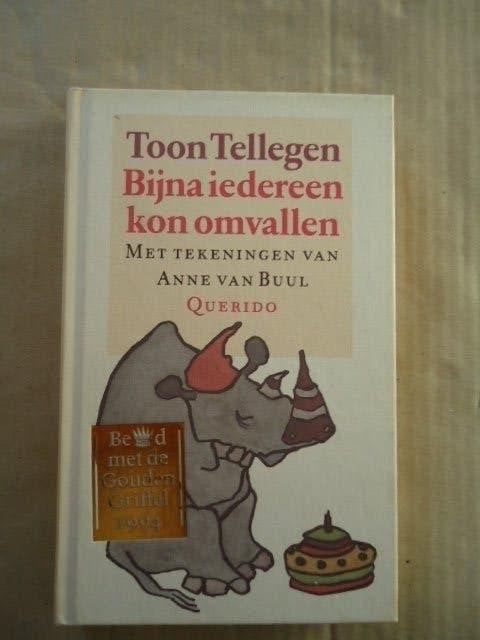 Bijna iedereen kon omvallen. door Toon Tellegen, Ophalen of Verzenden, Gelezen, Fictie algemeen