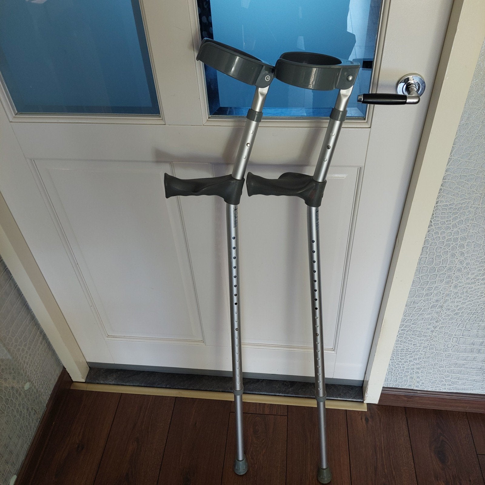 stel elleboogkrukken,  verstelbaar., Ophalen