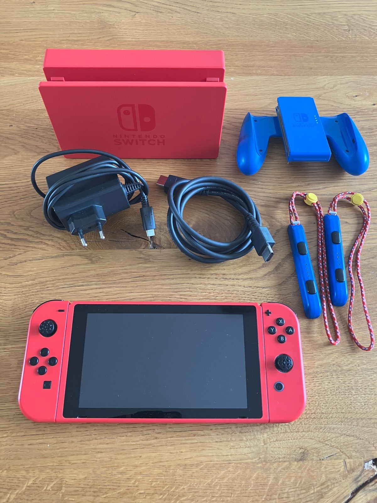 Nintendo Switch Mario Limited Edition (Rood) – V2 Model, Ophalen, Zo goed als nieuw, Met 2 controllers, Switch Original