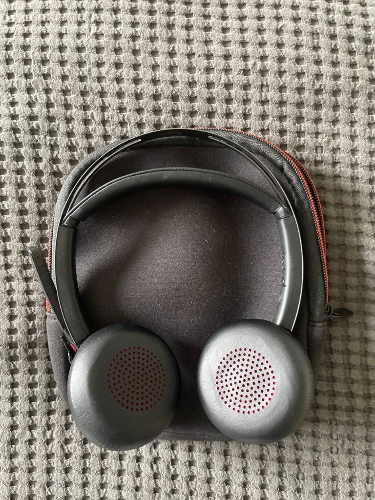 Poly Voyager Focus 2 draadloze headset – nieuwstaat, Computers en Software, Headsets, Poly, Ophalen of Verzenden, Zo goed als nieuw